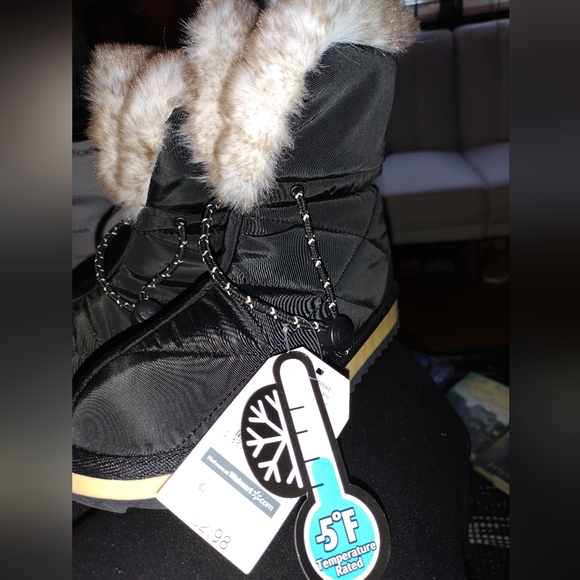 Snow Boots - Picture 1 of 6